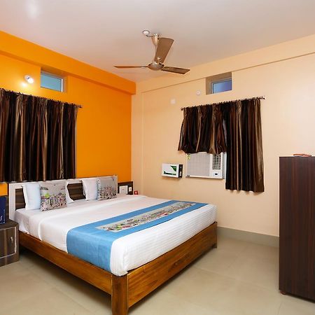 Krishna Residency Hotel Пури Екстериор снимка