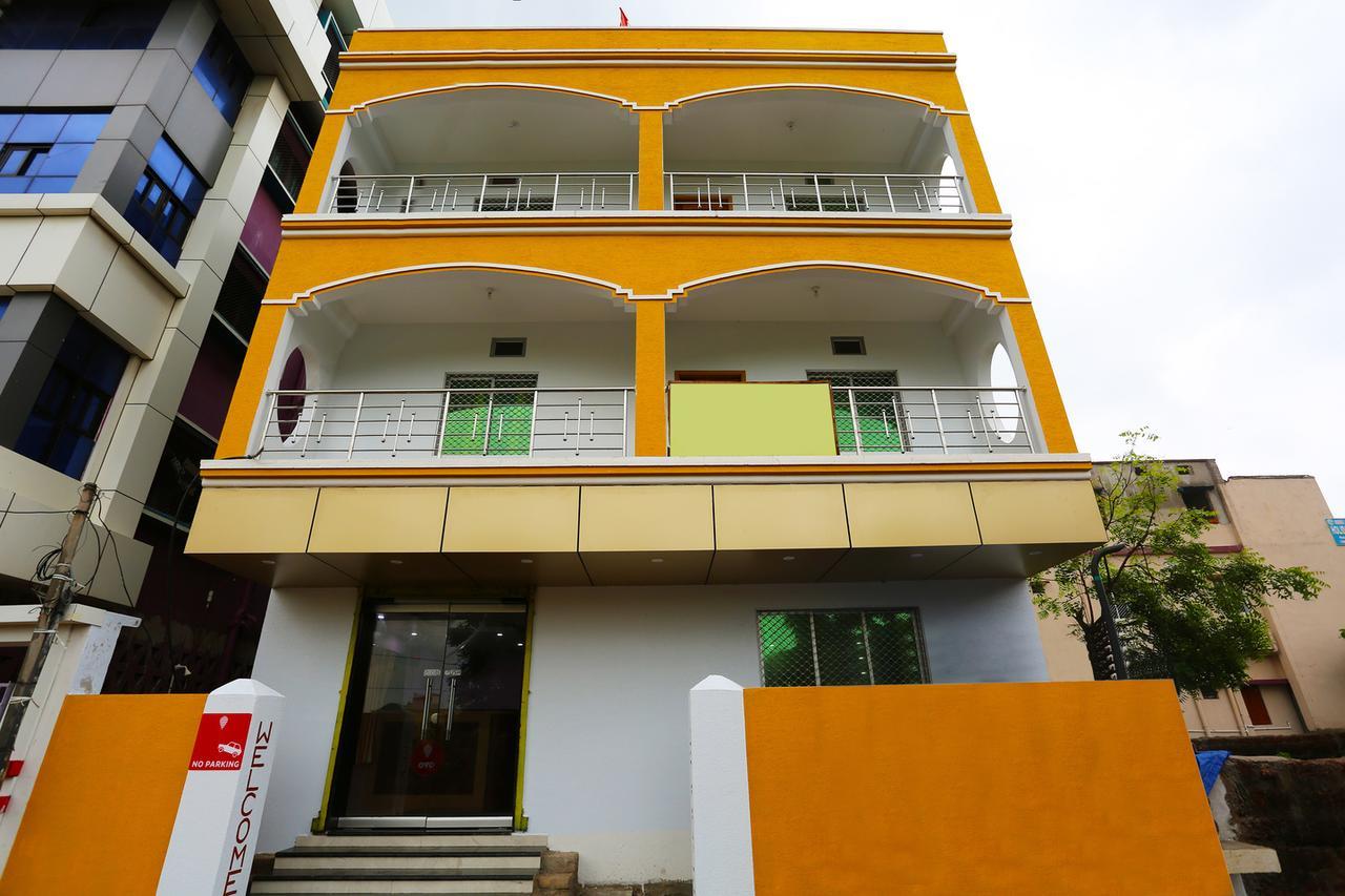 Krishna Residency Hotel Пури Екстериор снимка
