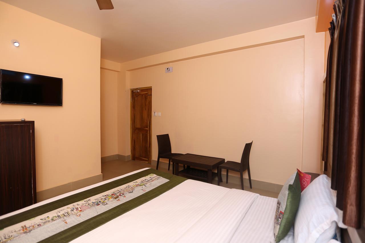 Krishna Residency Hotel Пури Екстериор снимка