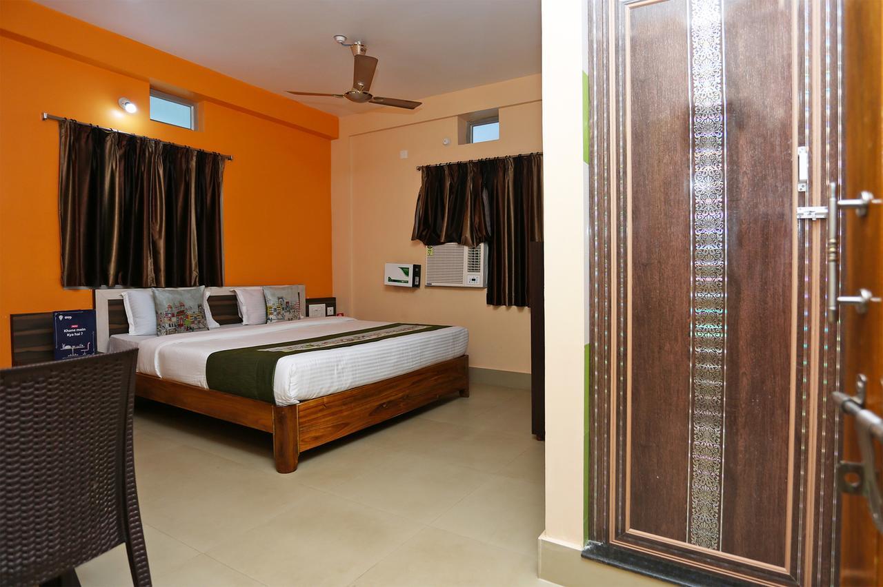 Krishna Residency Hotel Пури Екстериор снимка
